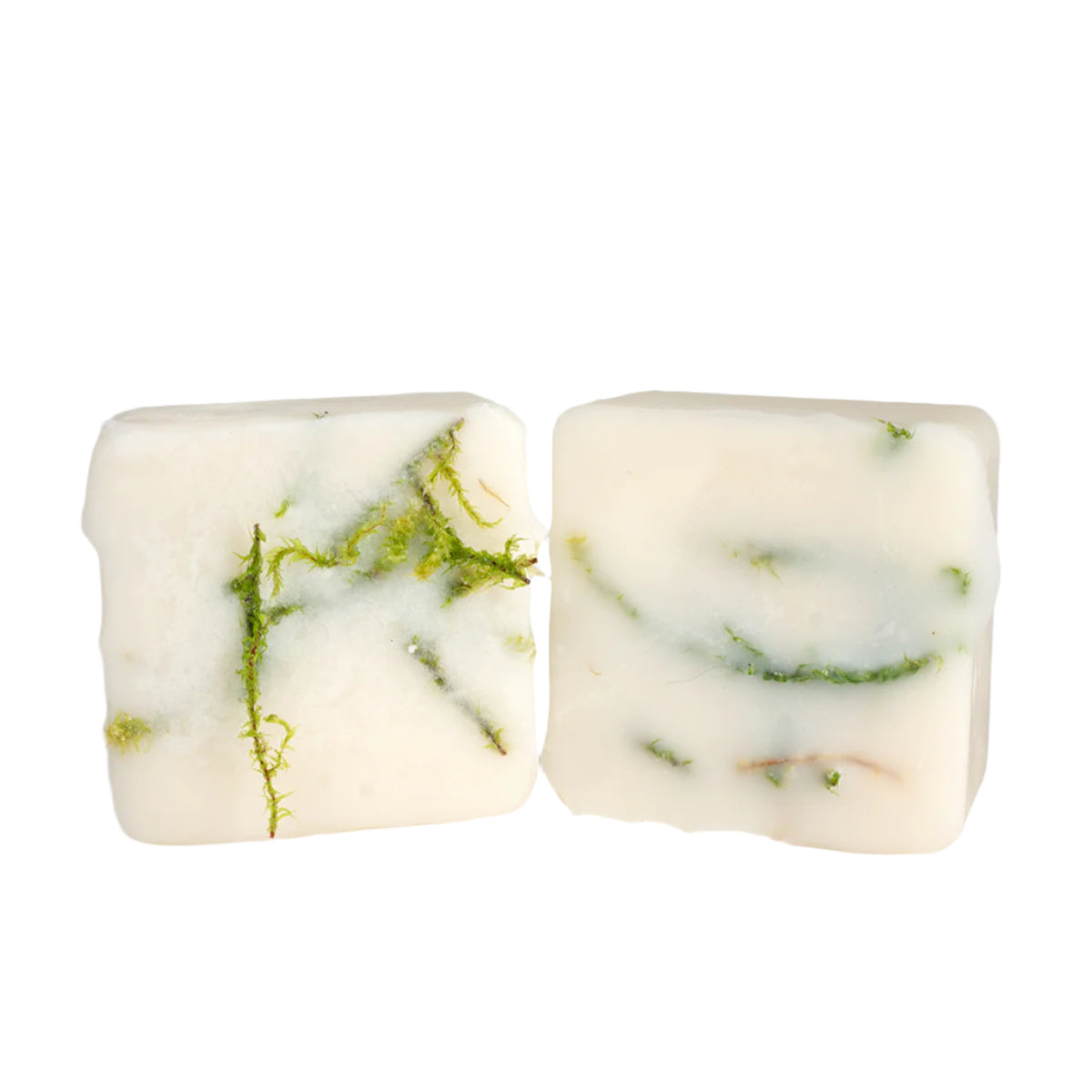 Skogregn wax melts, rapeseed wax, rosemary and cedarwood fragrance, inspired by Scandinavian forest rain.