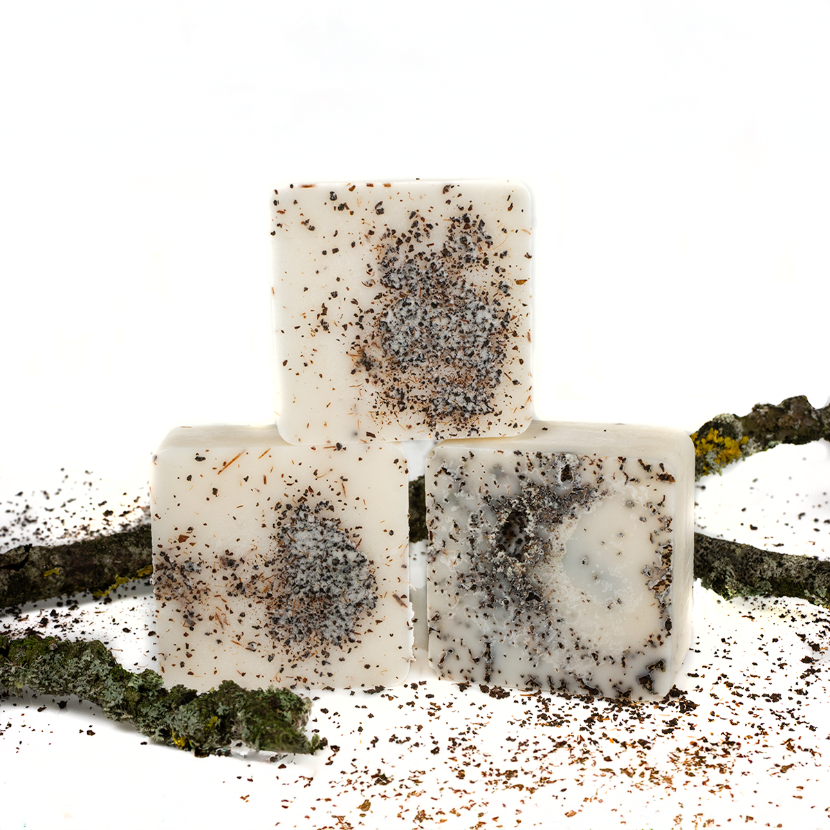 Gravrøk wax melts with rapeseed wax, cedarwood and smoke fragrance, earthy grounding ritual wax melts.